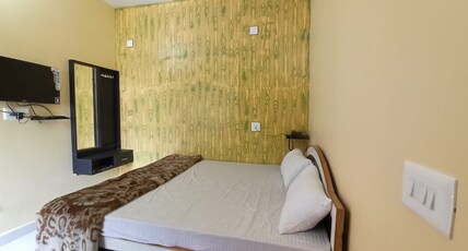 Anand Lok Vatika Room Type - Deluxe Room With Indain Washroom