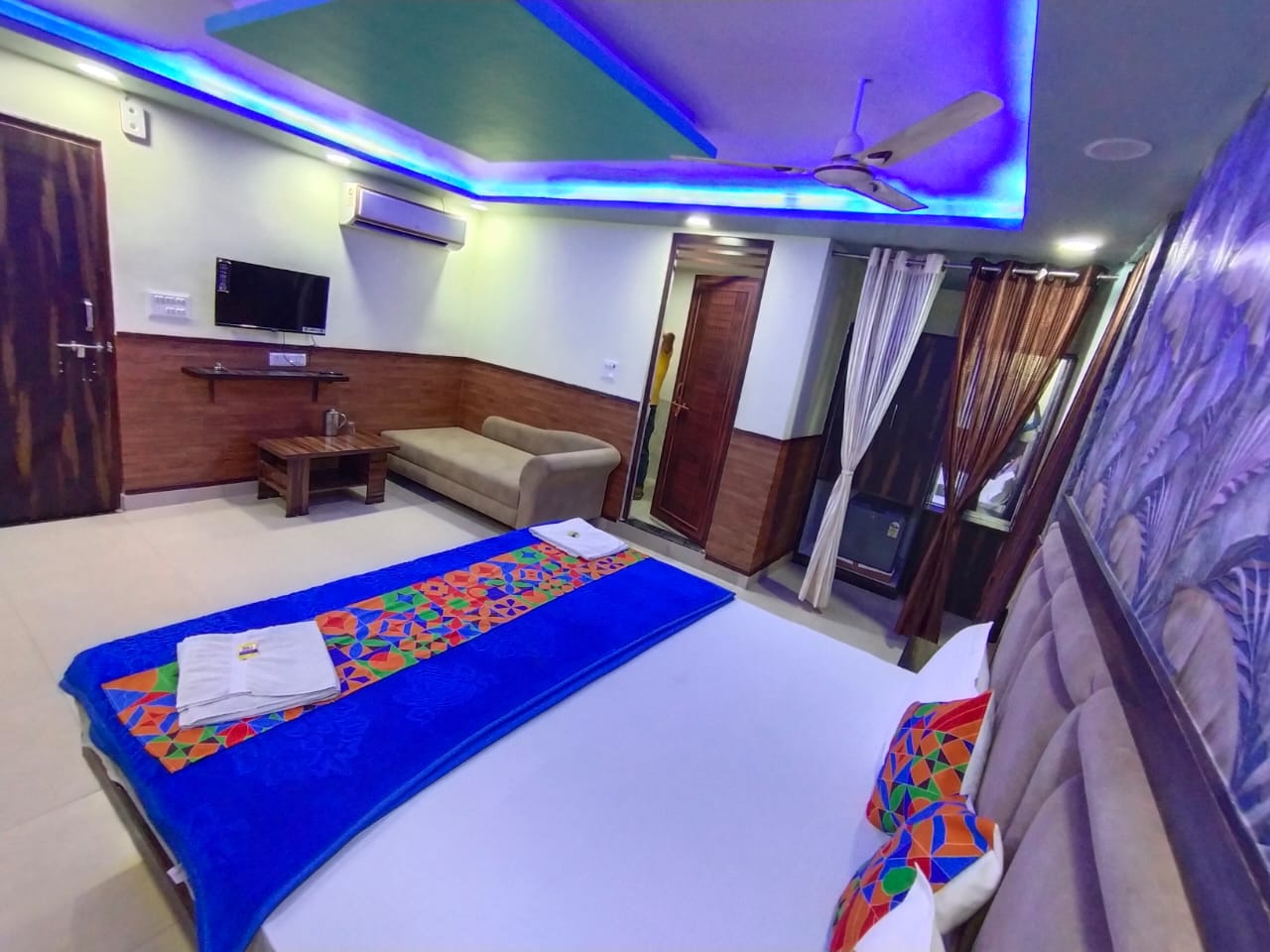 TRPOTELS Budget Hotel Near Railway Station Gwalior - Tap to explore photos