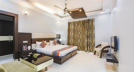 FabHotel AVF Suites - 500 Meters From UNITECH CYBER PARK Room Type - Deluxe Room