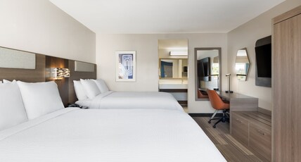 Holiday Inn Express SIMI VALLEY Room Type - 2 Queen Beds Standard