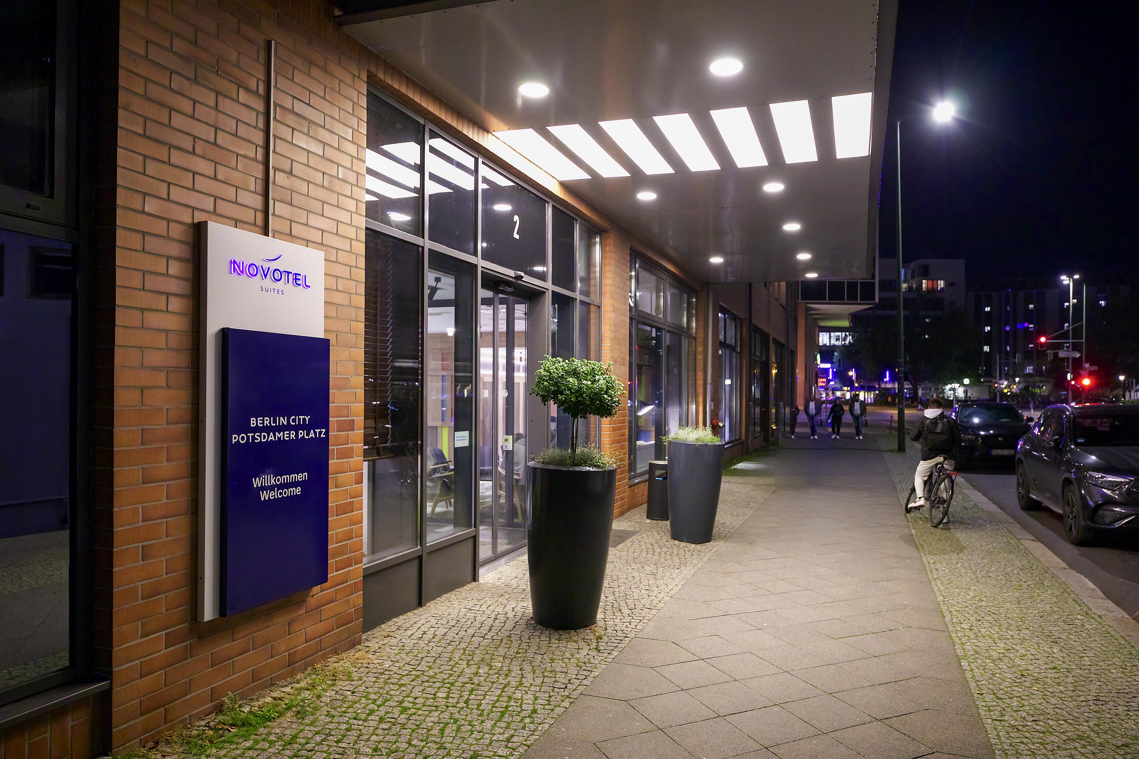 NOVOTEL SUITES BER POTSDAMER PL - Tap to explore photos