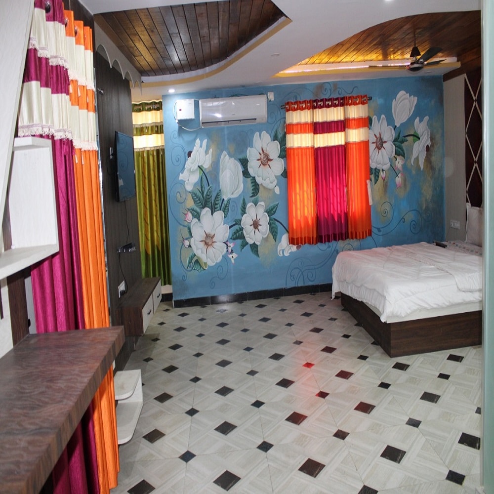 Hotel ARUSH - Tap to explore photos