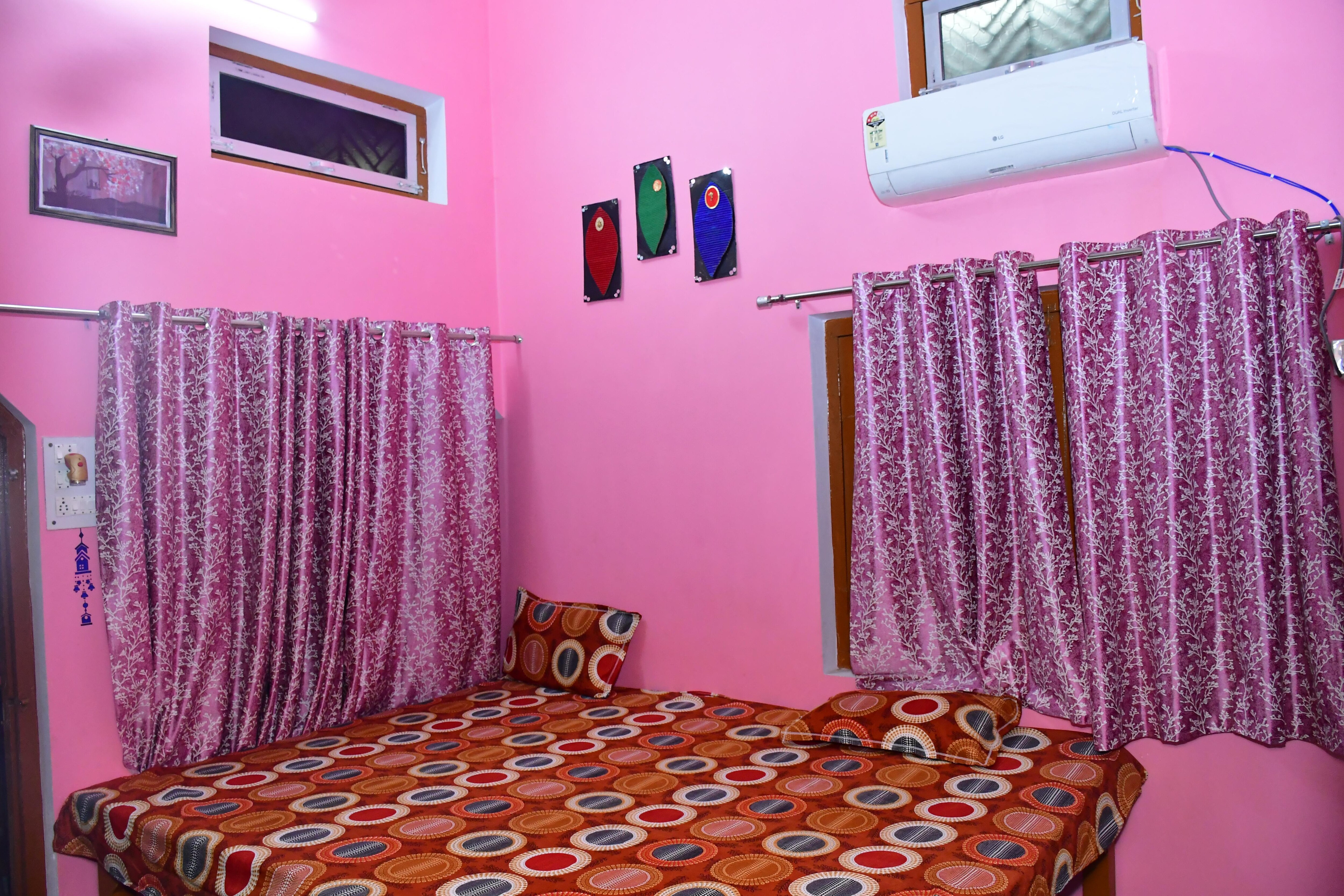 Hari Suman Paying Guest house - Tap to explore photos