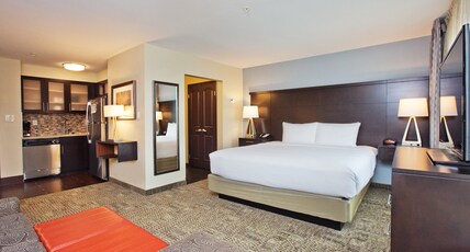 Staybridge Suites AUSTIN SOUTH INTERSTATE HWY 35 Room Type - 1 King Bed 1 Bedroom Suite