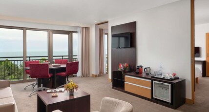 Novotel Trabzon Room Type - Suite room with one double bed and sofa