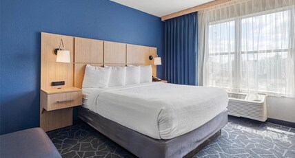 Best Western Eau Claire South Room Type - 1 Queen Bed, Non-Smoking, Pillow Top Mattress, Refrigerator, High Speed Internet Access, Full Breakf