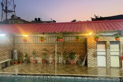 Rooms of The Classic Family Pool