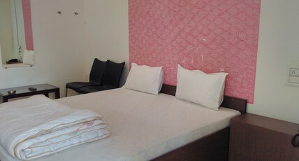 Hote Aaram Room Type - Deluxe AC
