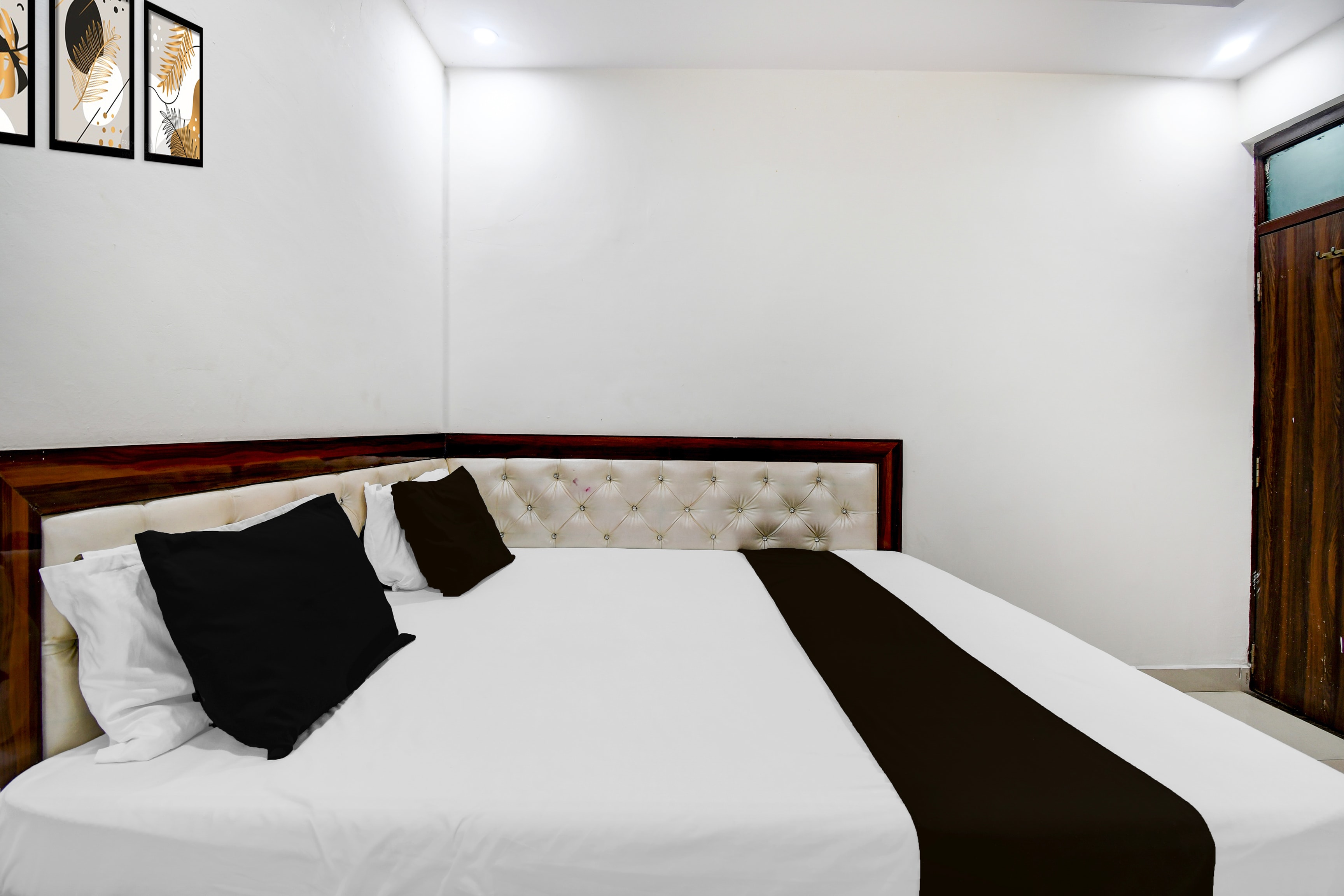 Super Hotel O Gorakhpur Industrial Area Formerly Shaurya Inn - Tap to explore photos