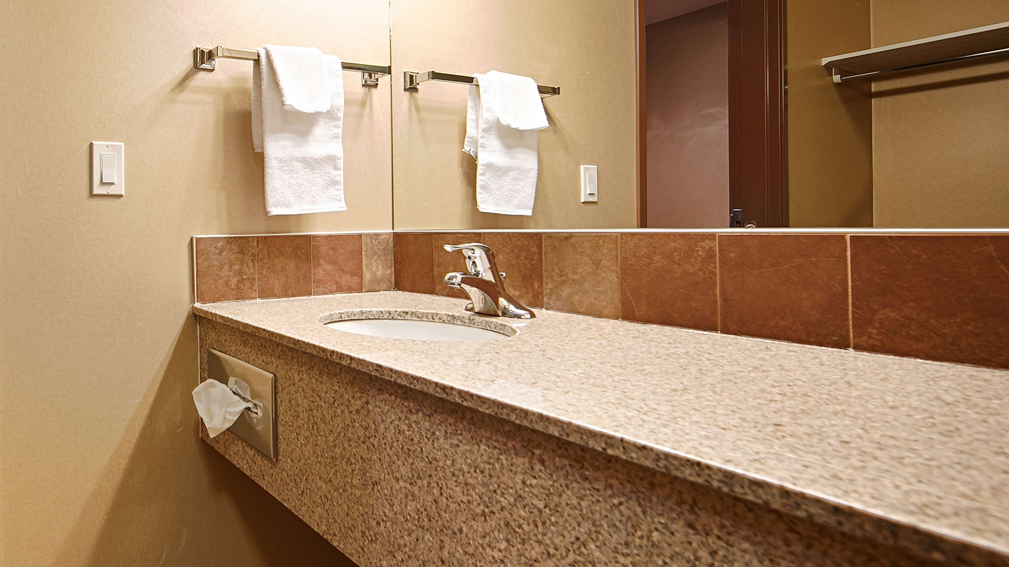 Best Western Diamond Inn - Tap to explore photos
