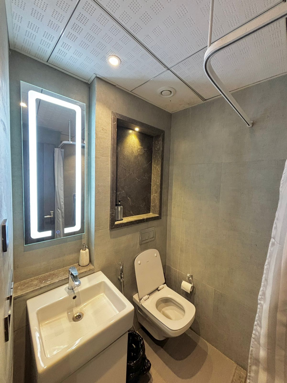 Dev - Tap to explore photos