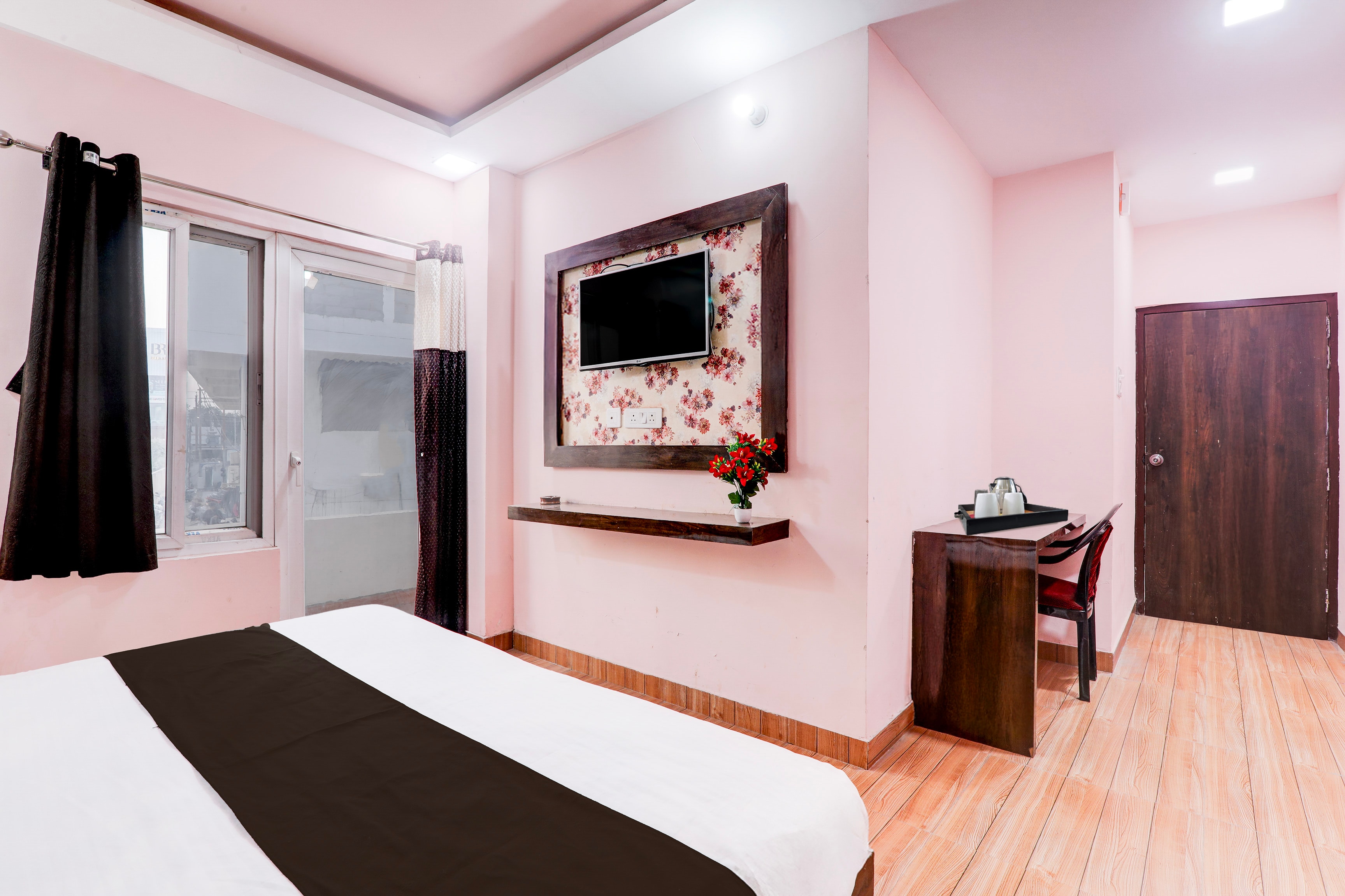 Super Hotel O BBD Lucknow Formerly 7th Heaven - Tap to explore photos
