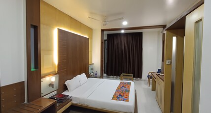 LAKME EXECUTIVE HOTEL Room Type - EXECUTIVE ROOM