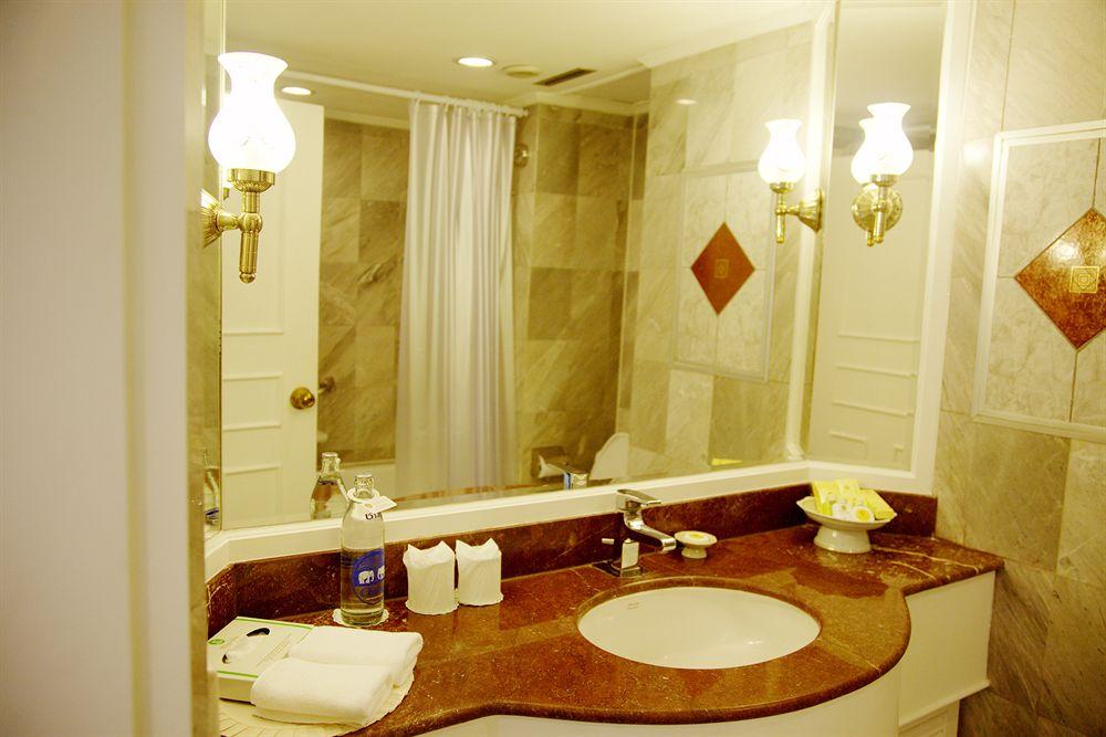 Windsor Suites Bangkok, Managed by Accor - Tap to explore photos