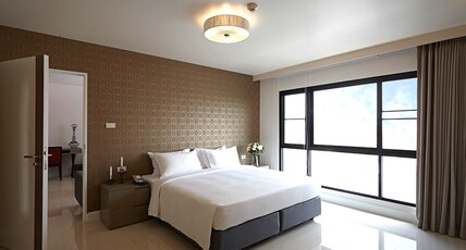Praso Ratchada 12 - 500 m to MRT Huai Khwang Room Type - Suite Room with Breakfast Praso Ratchada 12 - 500 m to MRT Huai Khwang Room Type - Suite Room with Breakfast
