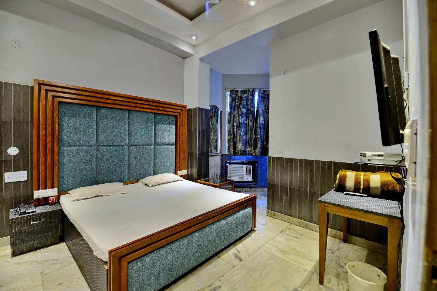 Hotel Deep Palace - Tap to explore photos