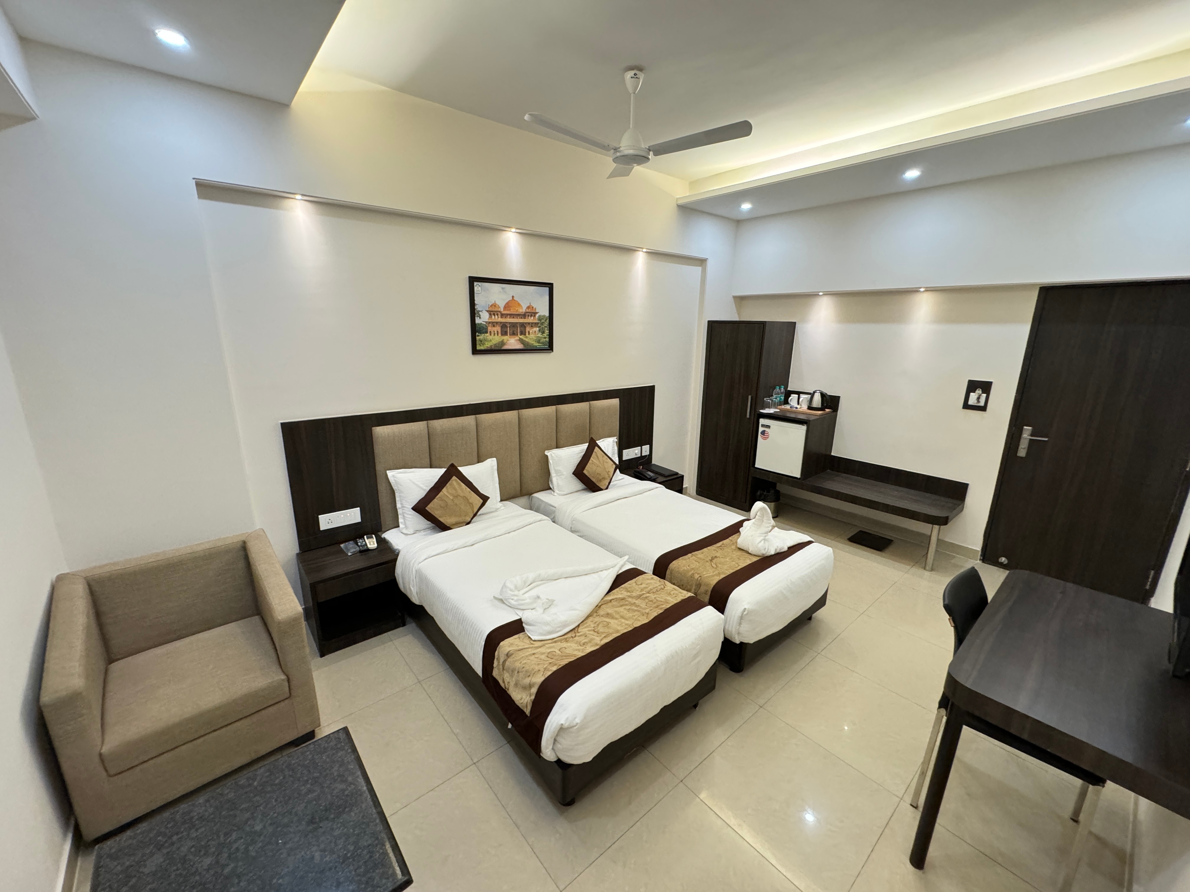 Hotel President - Tap to explore photos