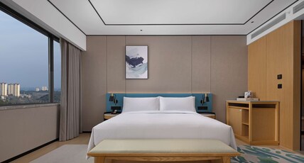 Hilton Garden Inn Zigong High-Tech Zone Room Type - KING FAMILY RM W SOFA BED