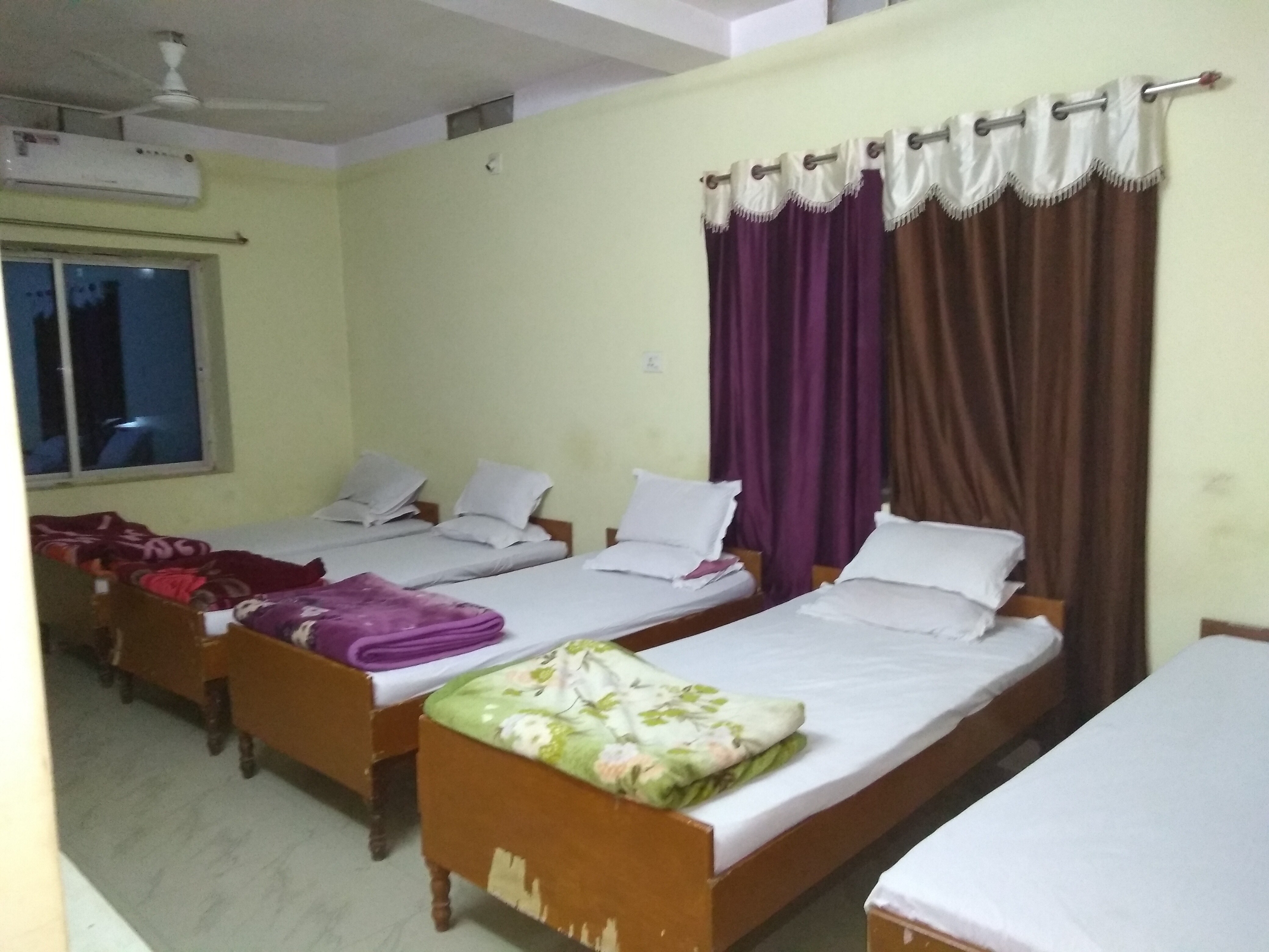 Sangh Shree Guest House - Tap to explore photos