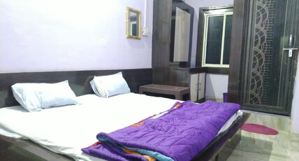GEETA ROYAL Room Type - ac room1