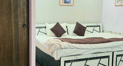 Hotel krishna and Dormitory Room Type - Deluxe Double Bed Room