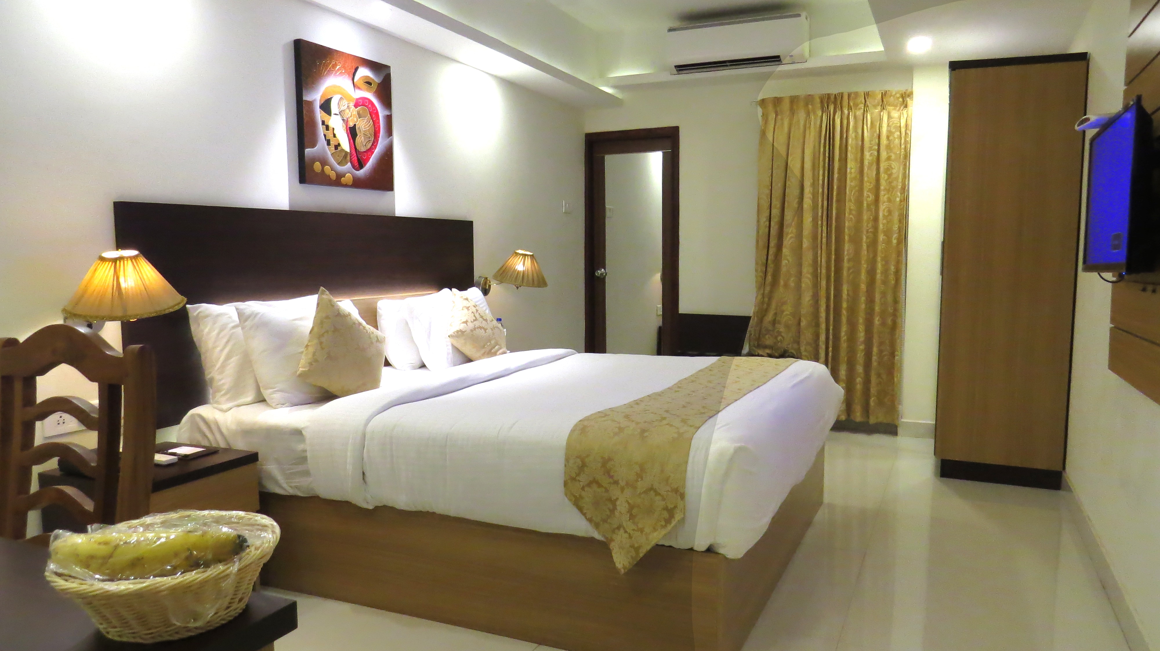 Hotel Rajadhani - Tap to explore photos