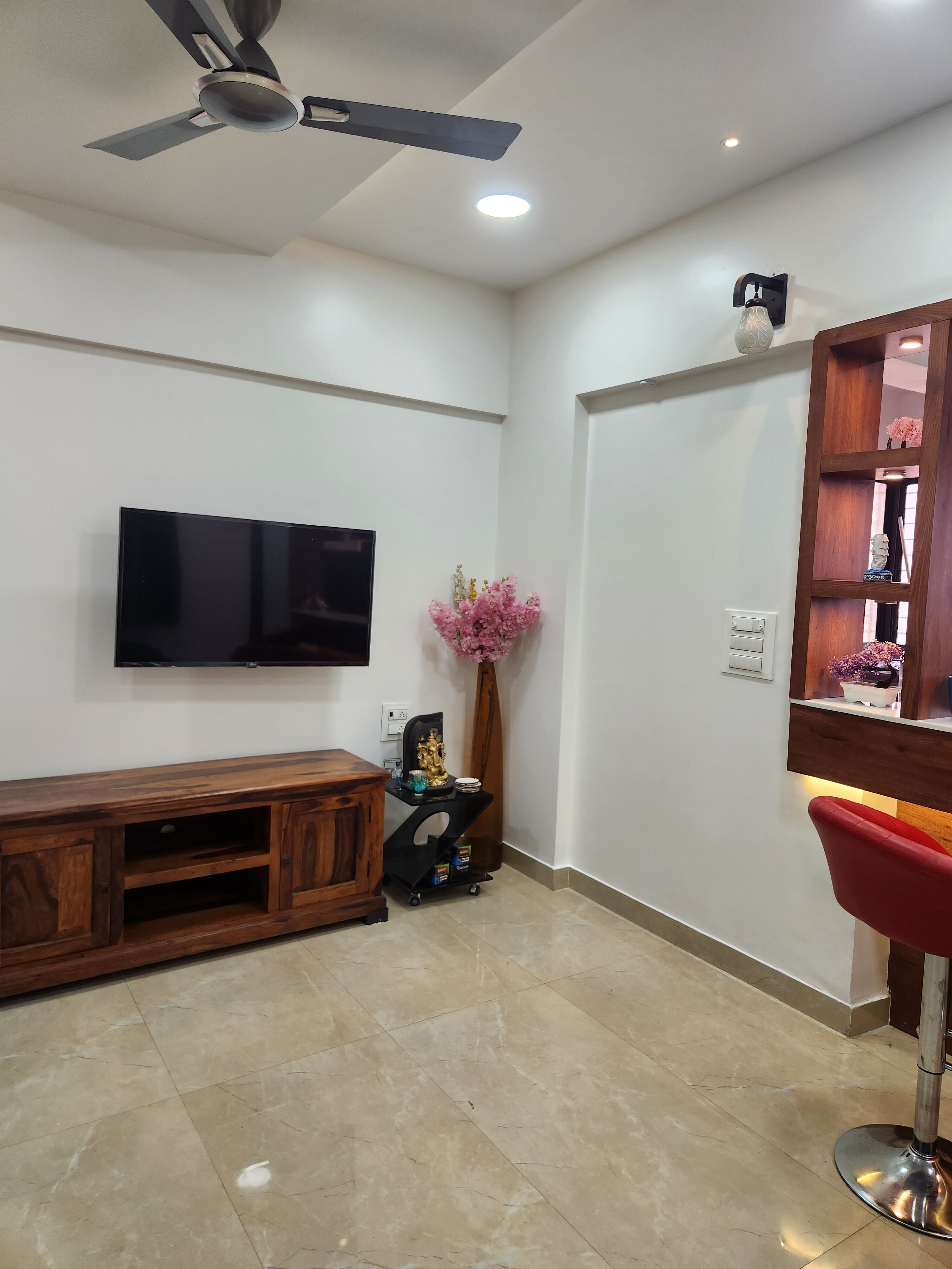 Echo Homes - Tap to explore photos