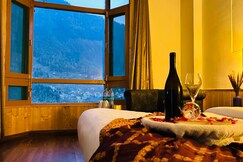 Hotel Meadows (2min drive from Mall Road) Manali