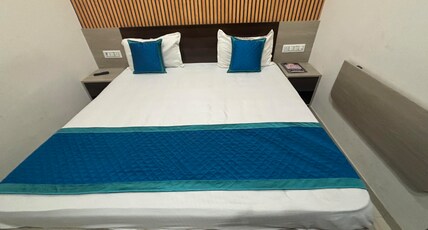 Hotel Hanuman Palace (Free Gated Parking & 10 Minutes from Temple) Room Type - Deluxe Room