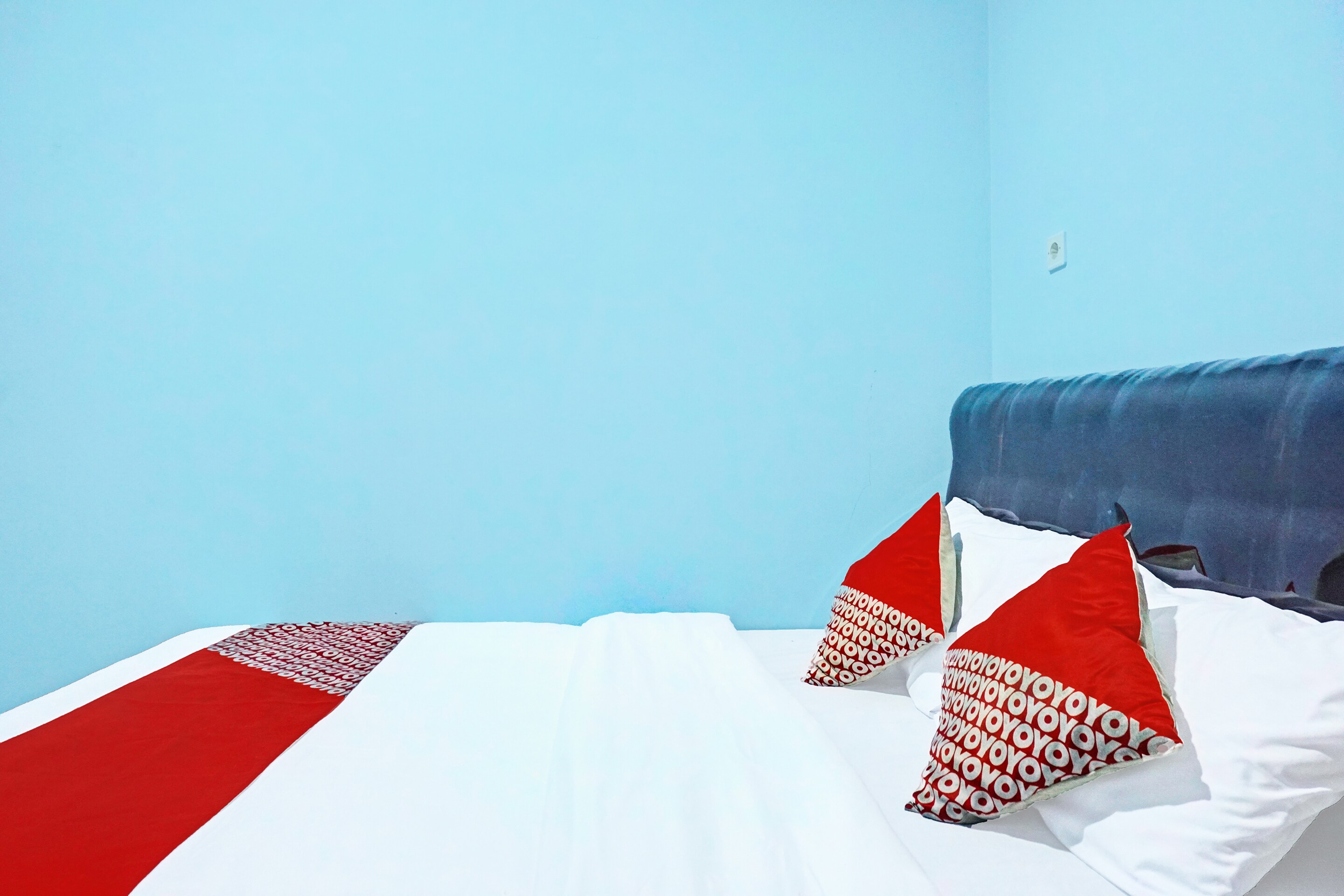Hotel O J&b Rooms Tomang - Tap to explore photos