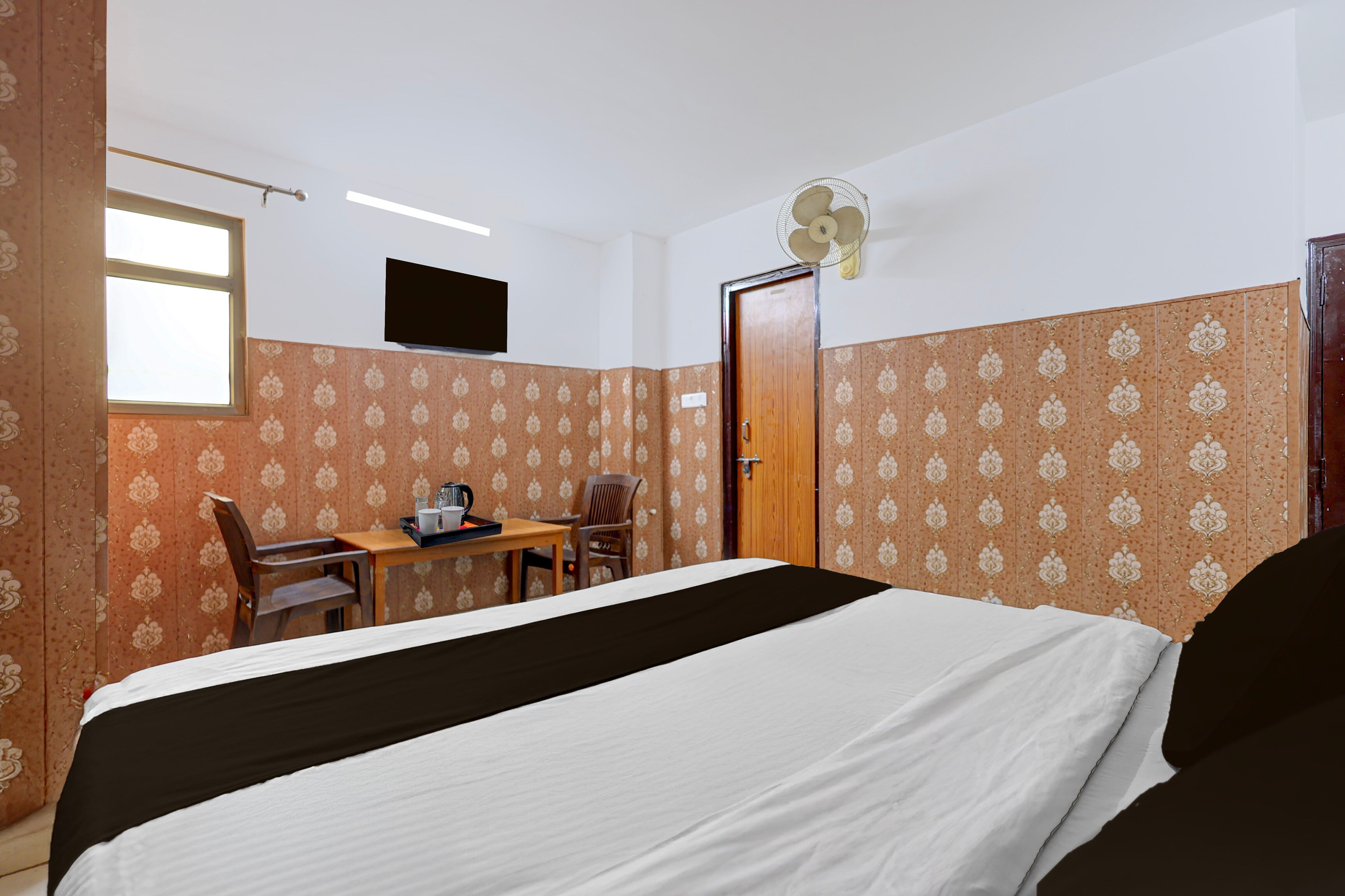 Super Hotel O Vineet Khand Gomti Nagar Formally Raas Inn - Tap to explore photos