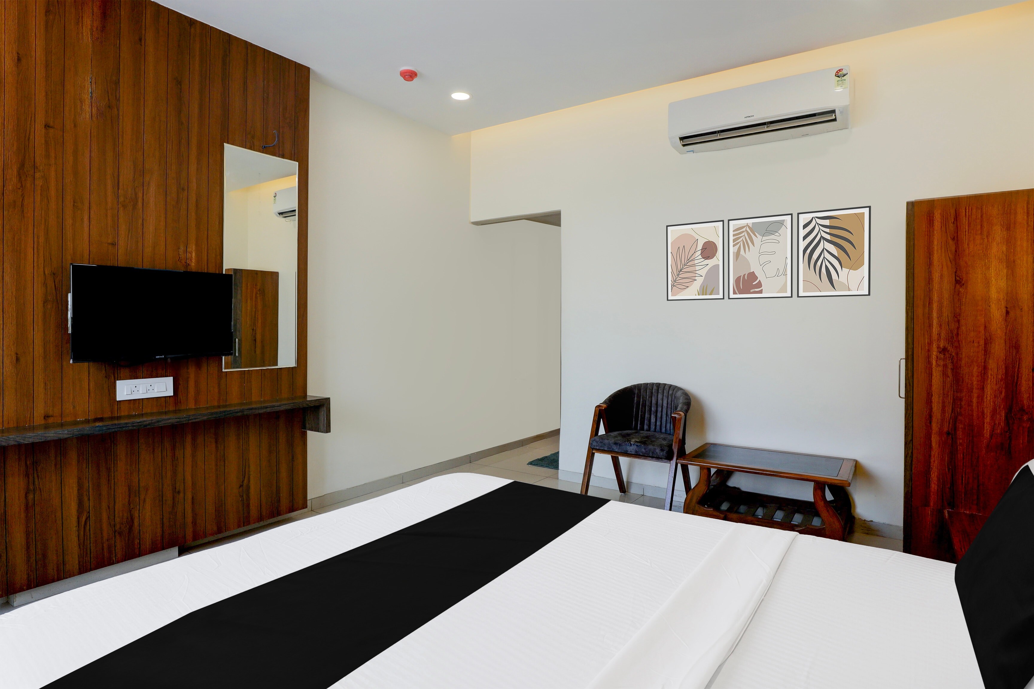Hotel O SHREEJI - Tap to explore photos