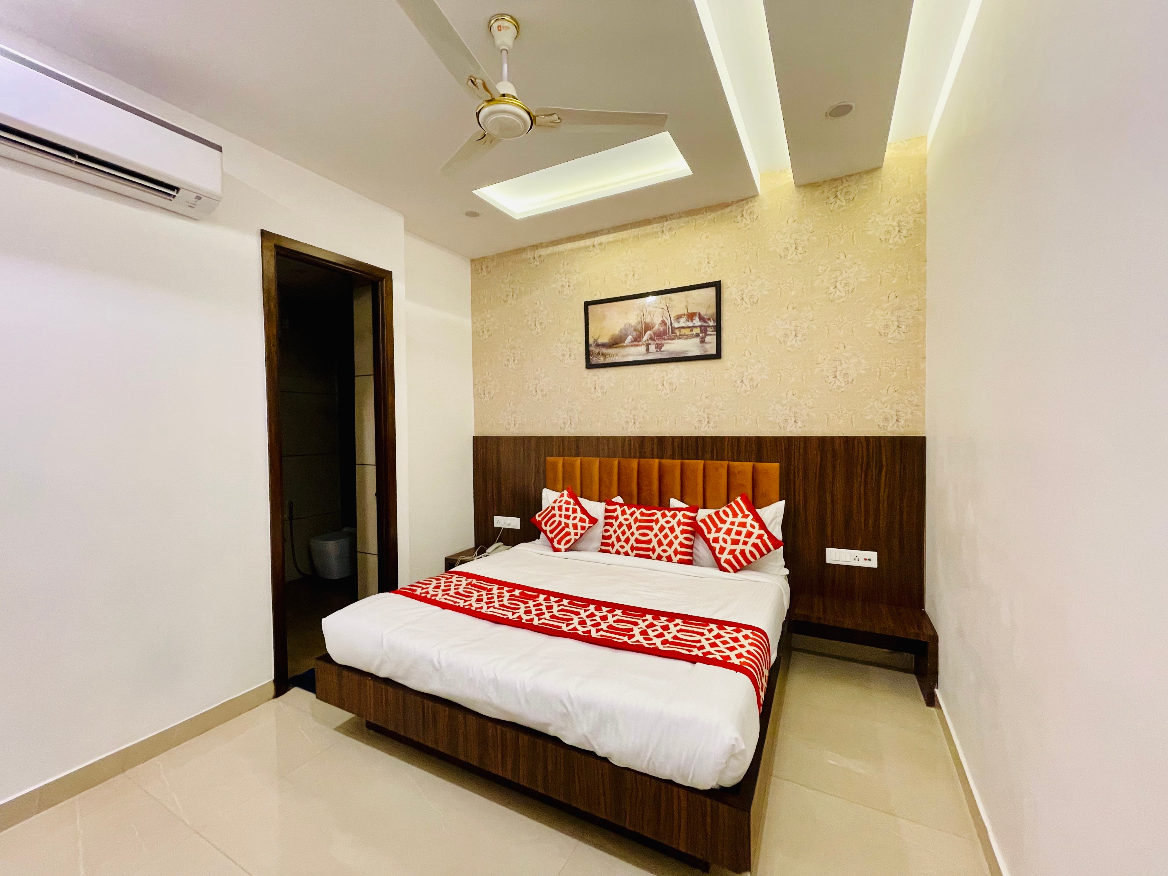 Hotel V Five - Tap to explore photos