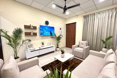 Cozy 1BHK Nr Airport AC Kitchen Free parking