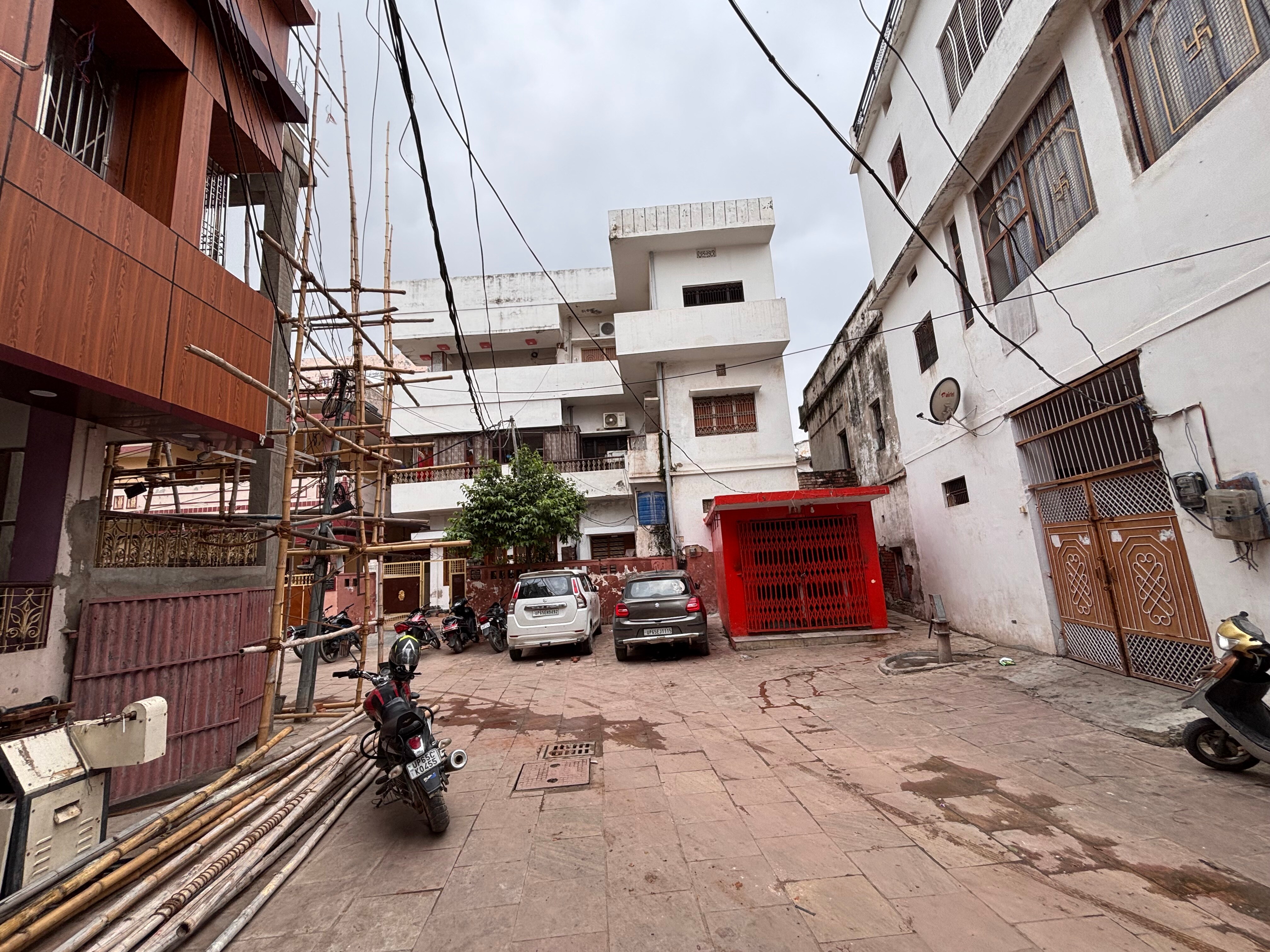 Mahadev P Guest House - Tap to explore photos