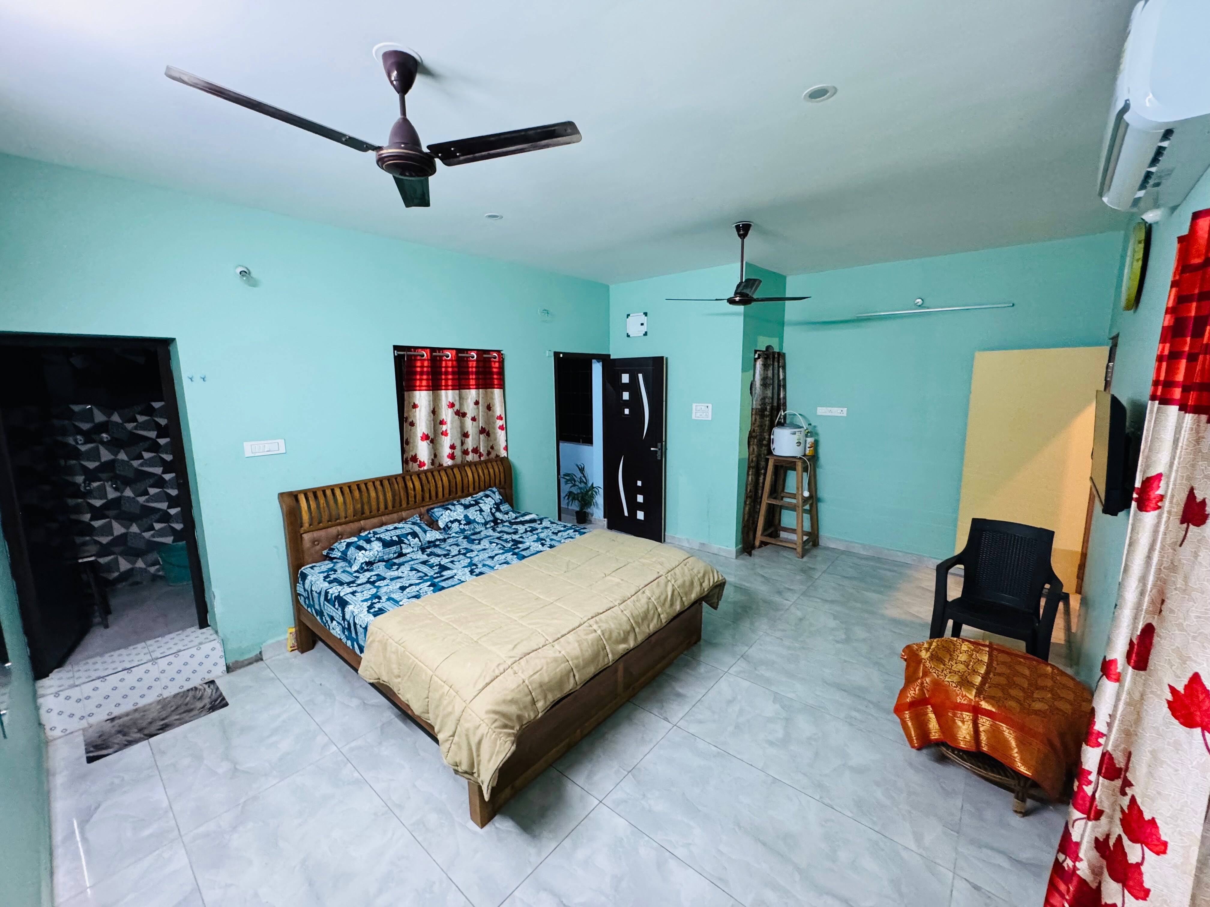SP Homestay King Suite with AC Wi Fi TV - Tap to explore photos