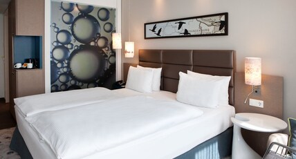 Holiday Inn BERLIN - CITY EAST SIDE Room Type - 1 Queen Standard Accessible