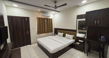 Hotel Vardhman Room Type - Deluxe Double Bed Room with Balcony
