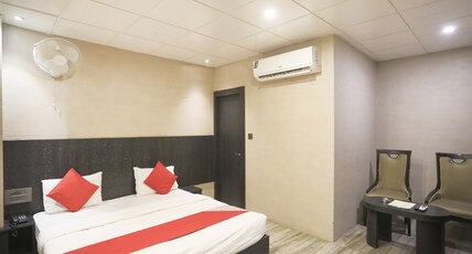 OYO 74897 Hotel Cayman Room Type - Classic