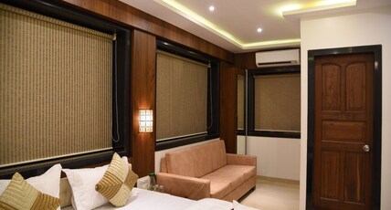 HOTEL FLORA FOUNTAIN Room Type - DELUX SUITS ROOM