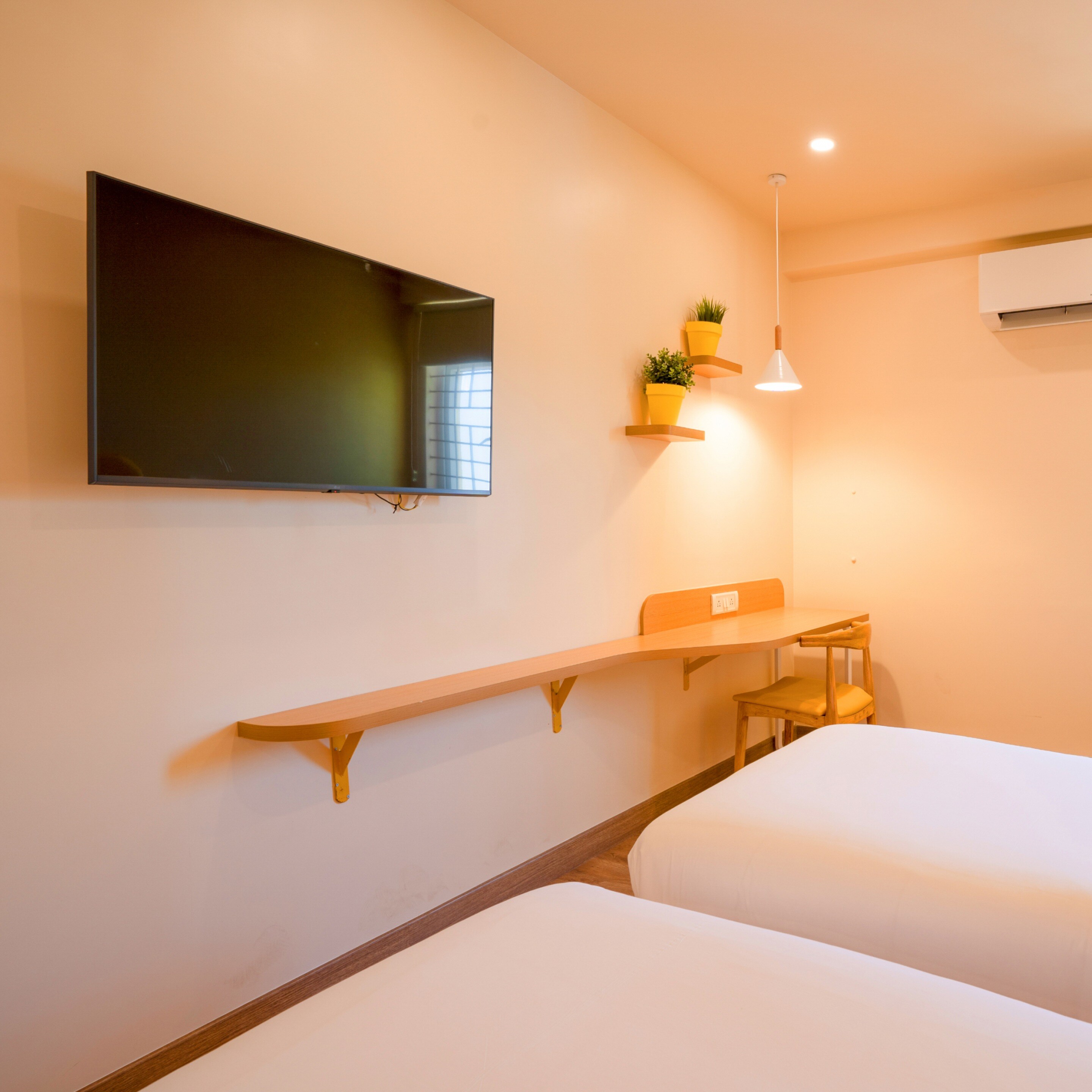 Bloom Hotel HSR Layout Sector 3 - Tap to explore photos