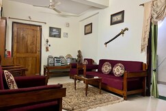 Escape Stayz | Entire 1BHK Apartment | 1KM From Infocity Square