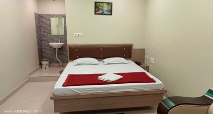 HOTEL PRAKASH Room Type - Deluxe Room