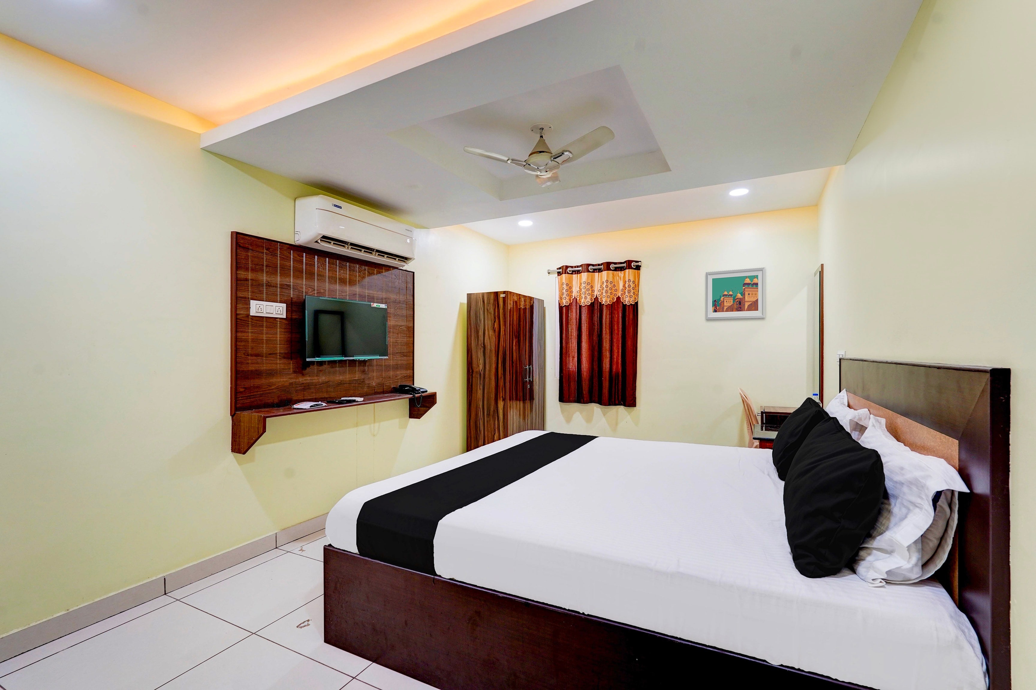 Hotel O Perungalathur Near Bus Stand - Tap to explore photos