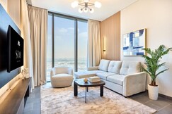 Luxury 1BR Holiday Home CB 2601 Near Burj Khalifa