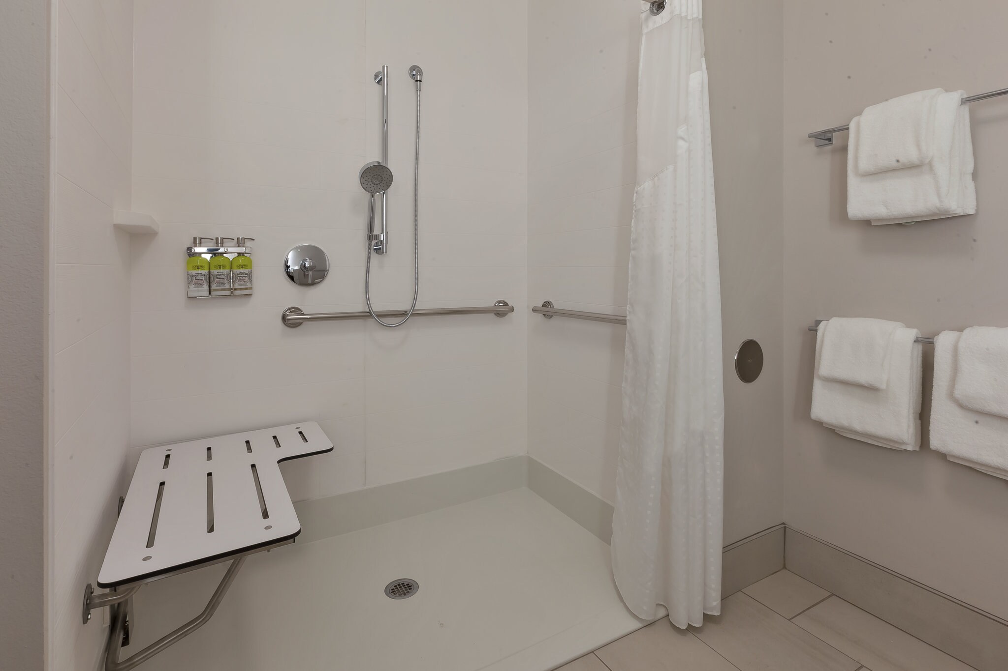 Holiday Inn Express & Suites EAU CLAIRE WEST I-94 - Tap to explore photos