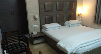 Hotel Ganga Residency Room Type - Deluxe Room