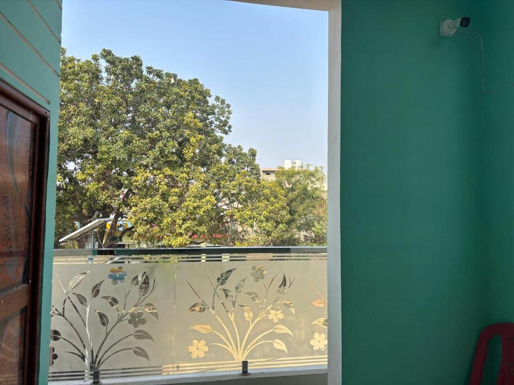 Hotel Paarvi Palace - Best hotel near Ram Mandir Ayodhya - Tap to explore photos