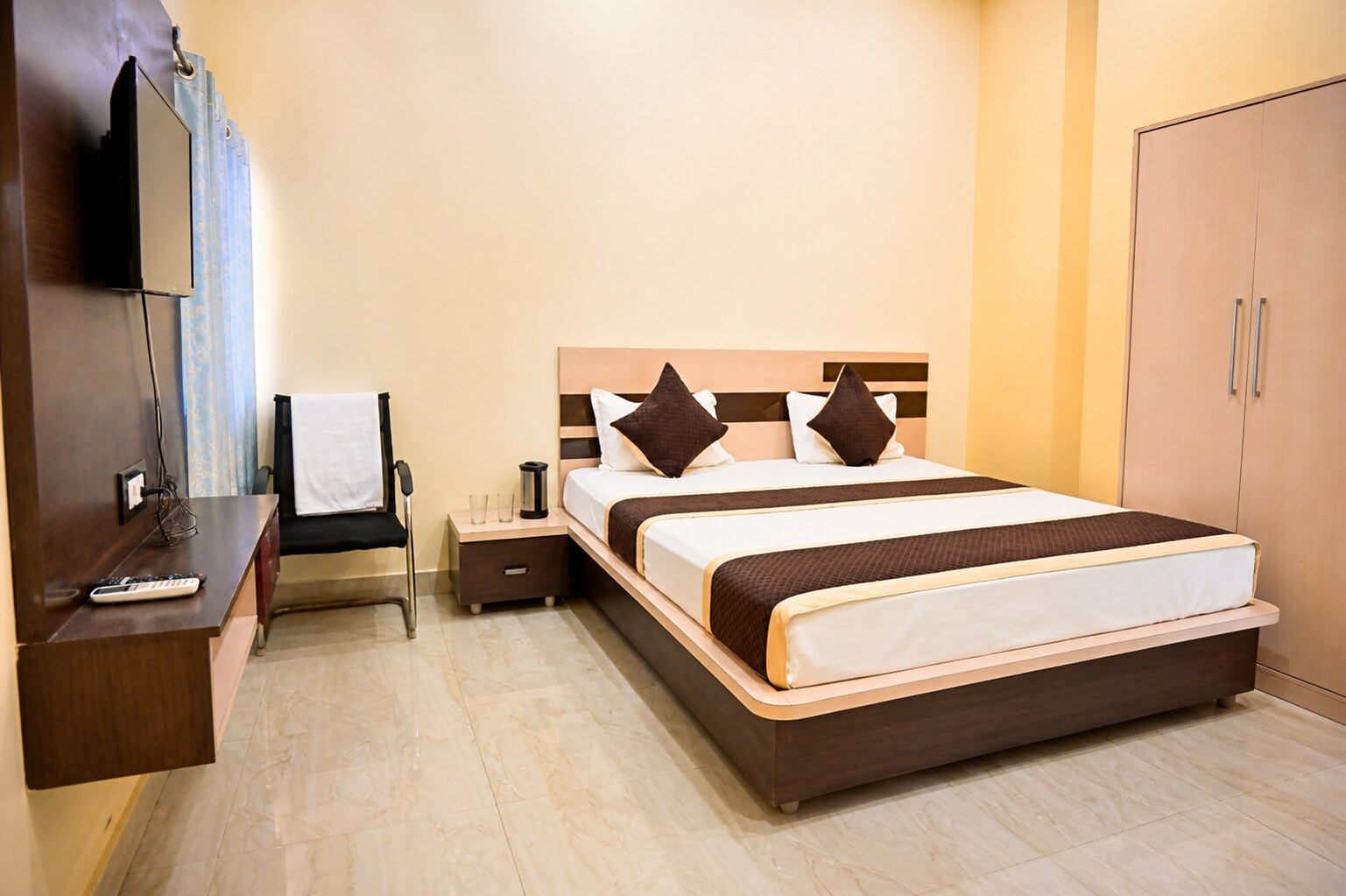 Siddhivinayak Luxury Stay I Near Kashi Vishwanath - Tap to explore photos