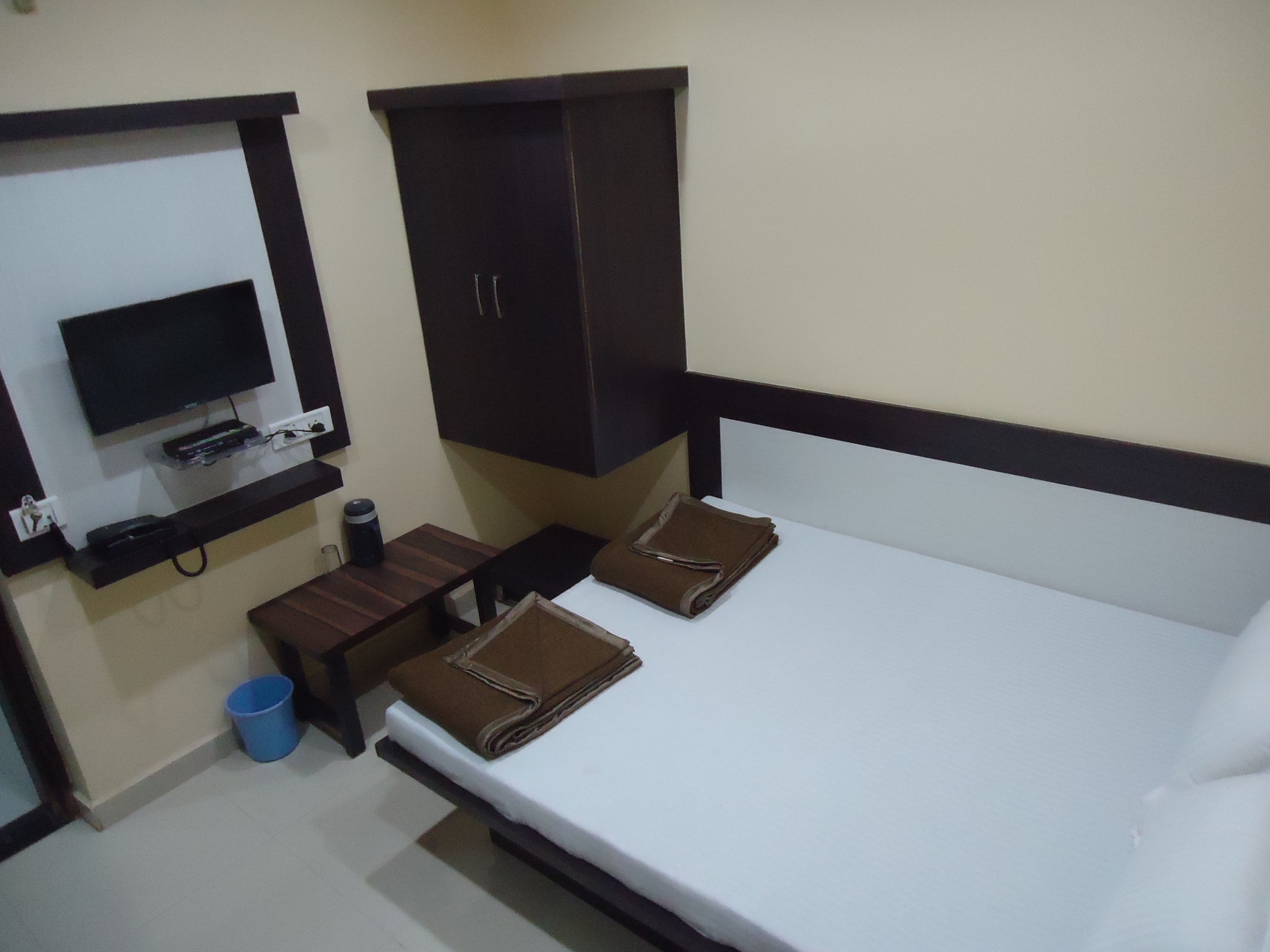 Hotel Neelkanth - Tap to explore photos